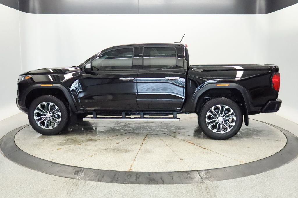 Used 2023 GMC Canyon Denali image 2
