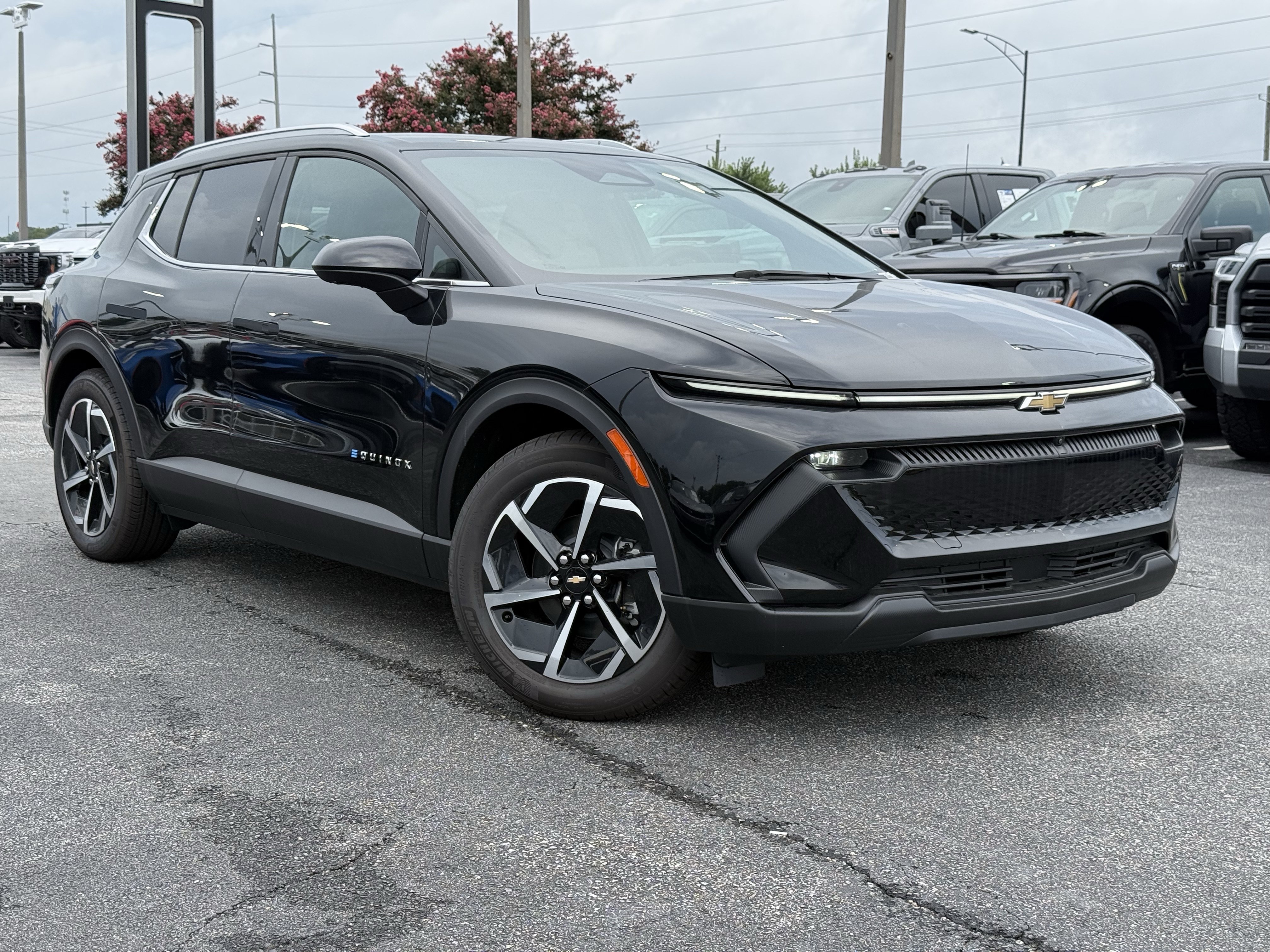 New 2026 Chevrolet Equinox EV LT FWD image 2