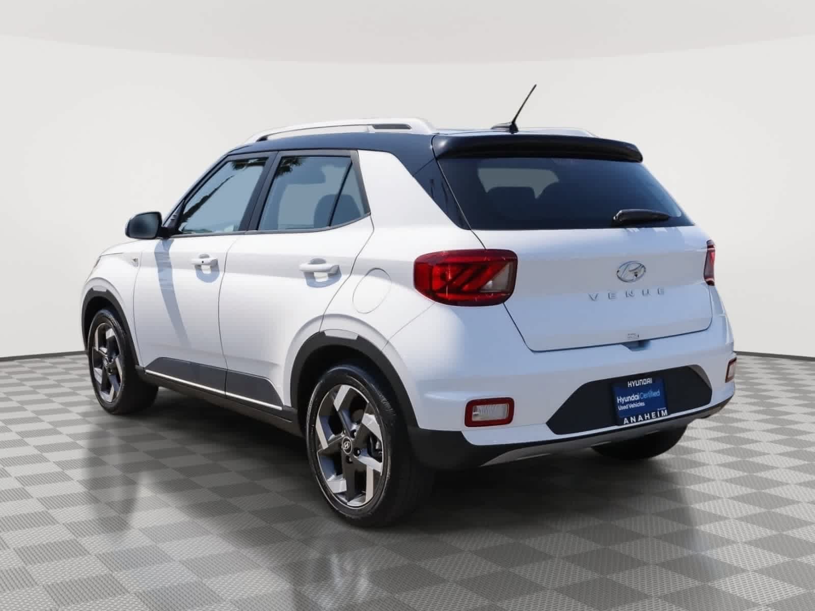 Used 2026 Hyundai Venue SEL FWD image 9