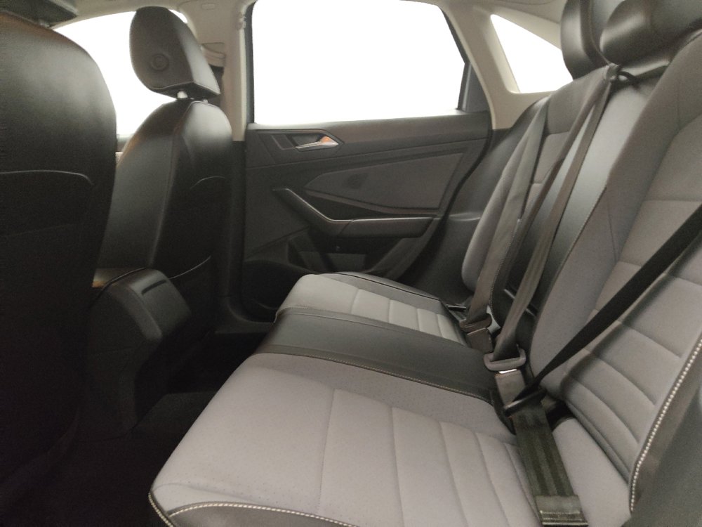 Used 2025 Volkswagen Jetta SE FWD image 18
