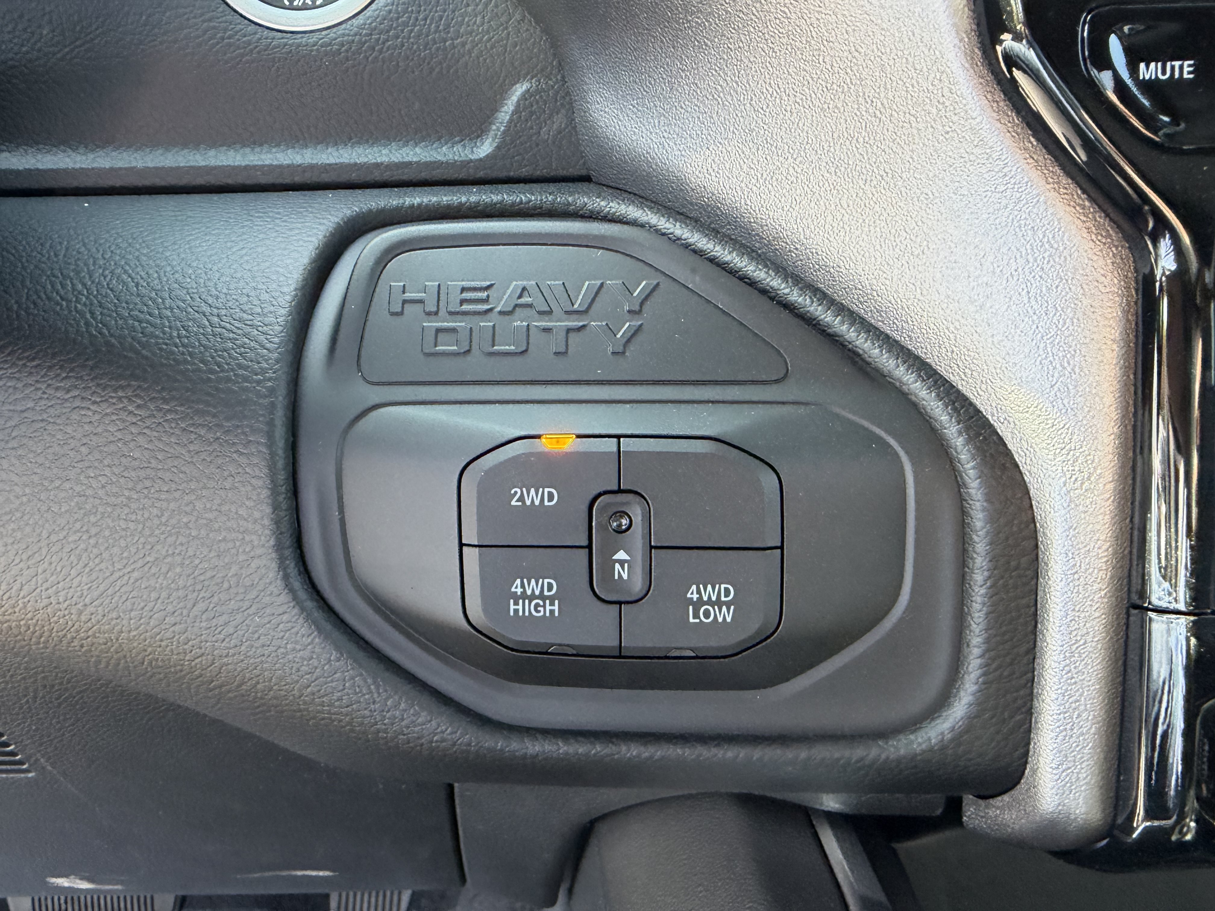 New 2026 RAM 2500 Laramie AWD/4WD image 25