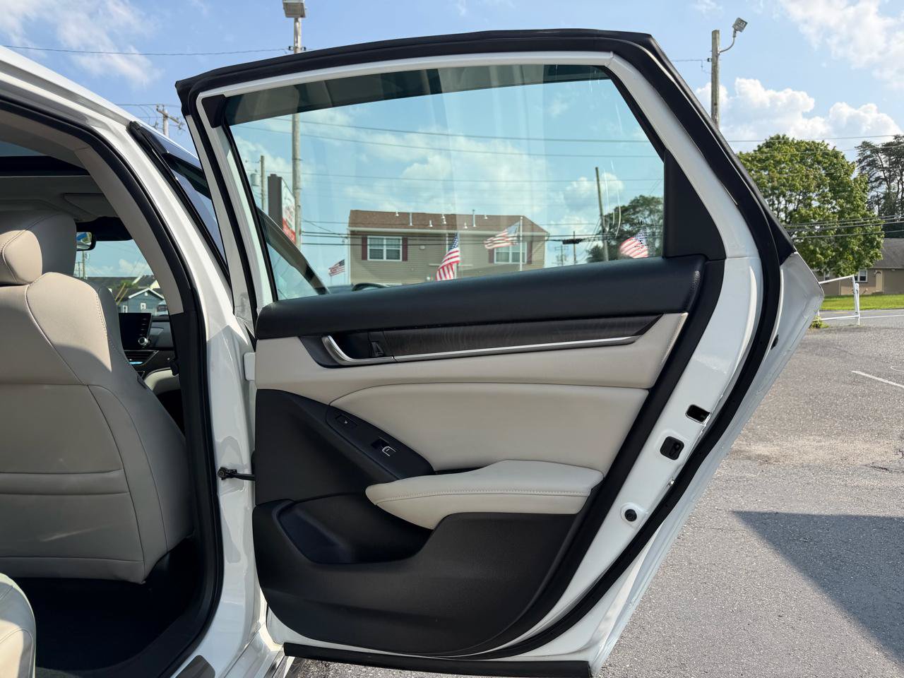 Used 2018 Honda Accord Touring image 25
