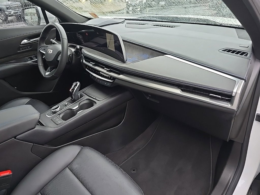Used 2024 Cadillac XT4 Sport image 35