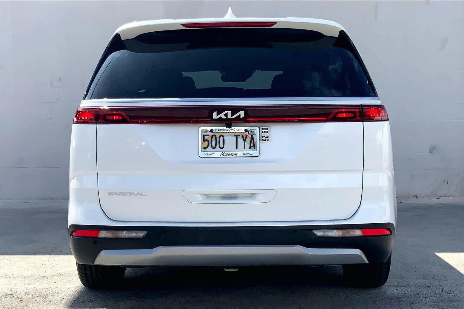 Used 2023 Kia Carnival EX FWD image 5