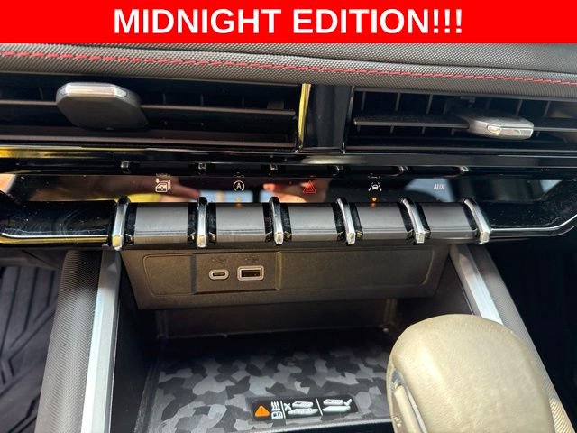 Used 2025 Chevrolet Colorado Z71 w/ Midnight Edition AWD/4WD image 23
