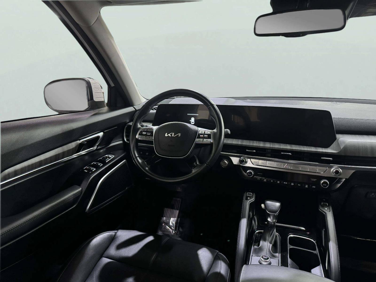 Used 2023 Kia Telluride EX w/ EX Captain's Chair Package FWD image 27