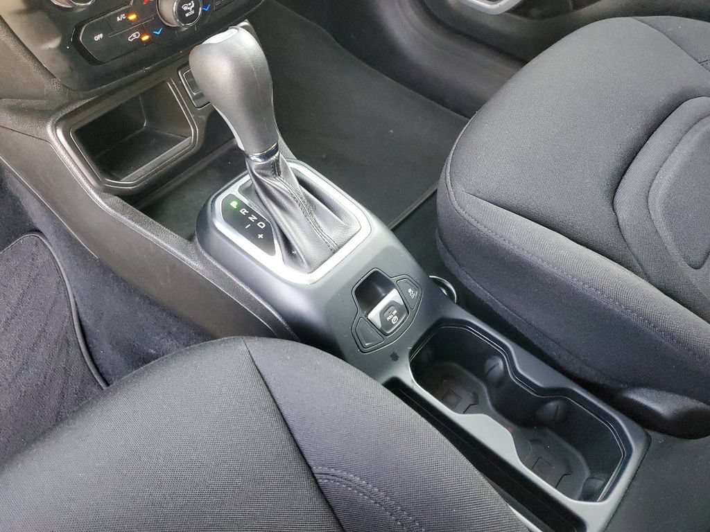Used 2021 Jeep Renegade Latitude FWD image 30