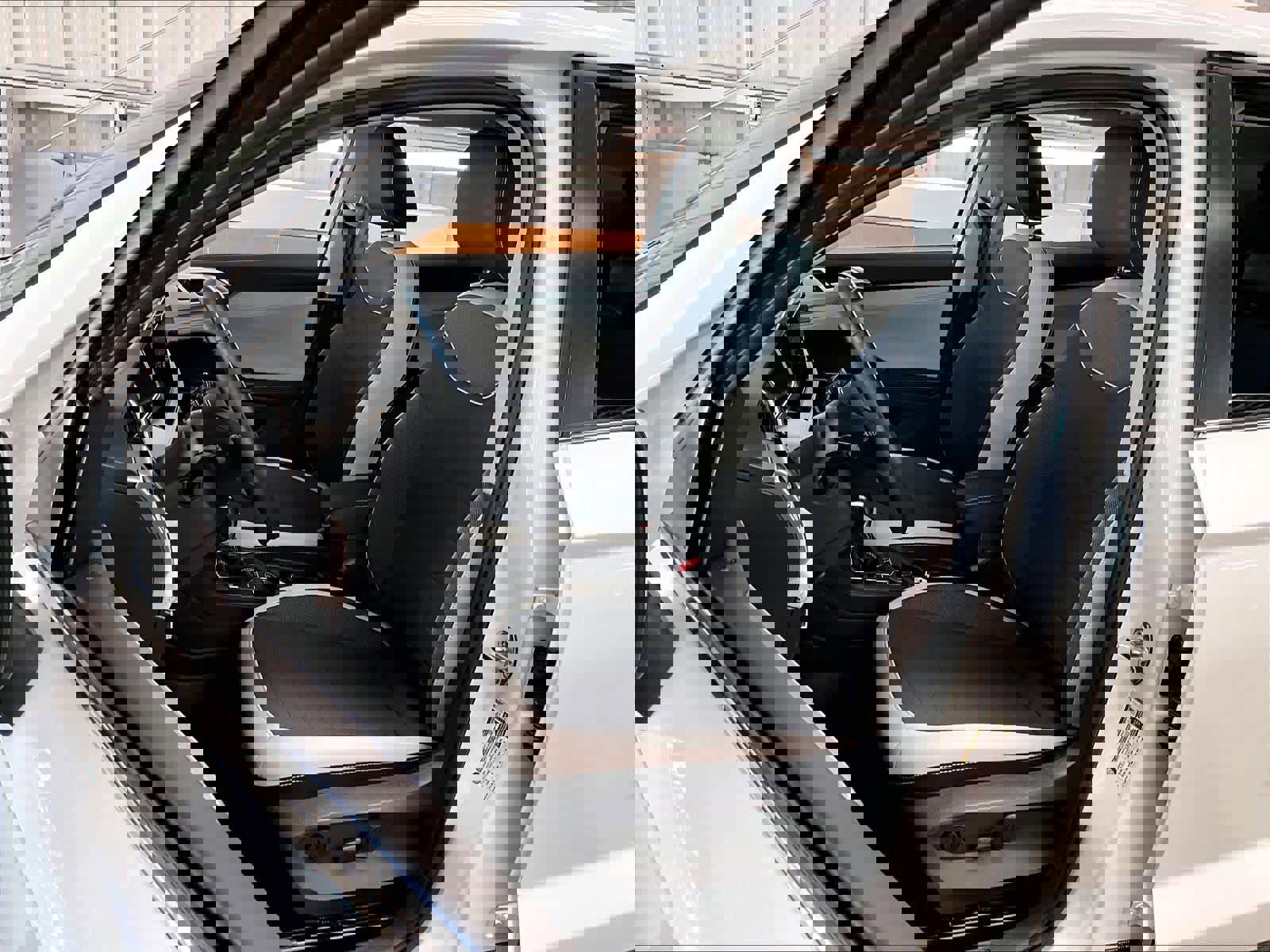 Used 2025 Volkswagen Taos SE w/ Panoramic Sunroof Package image 27