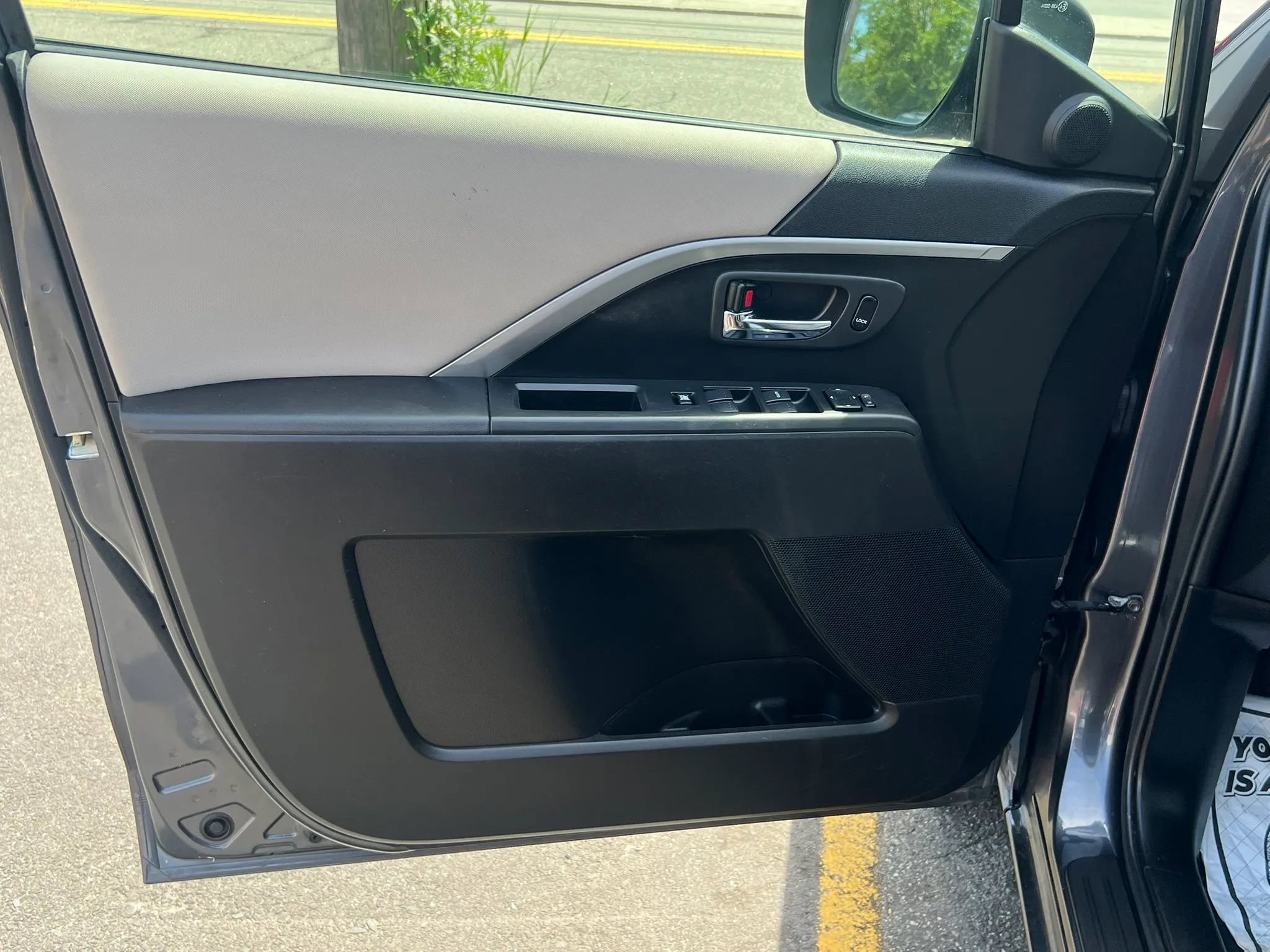 Used 2014 MAZDA MAZDA5 Sport FWD image 12