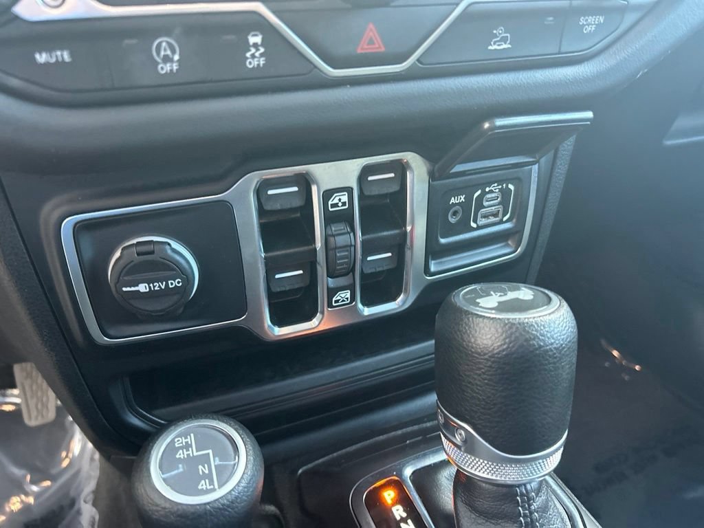 Used 2025 Jeep Wrangler Unlimited Sahara AWD/4WD image 39