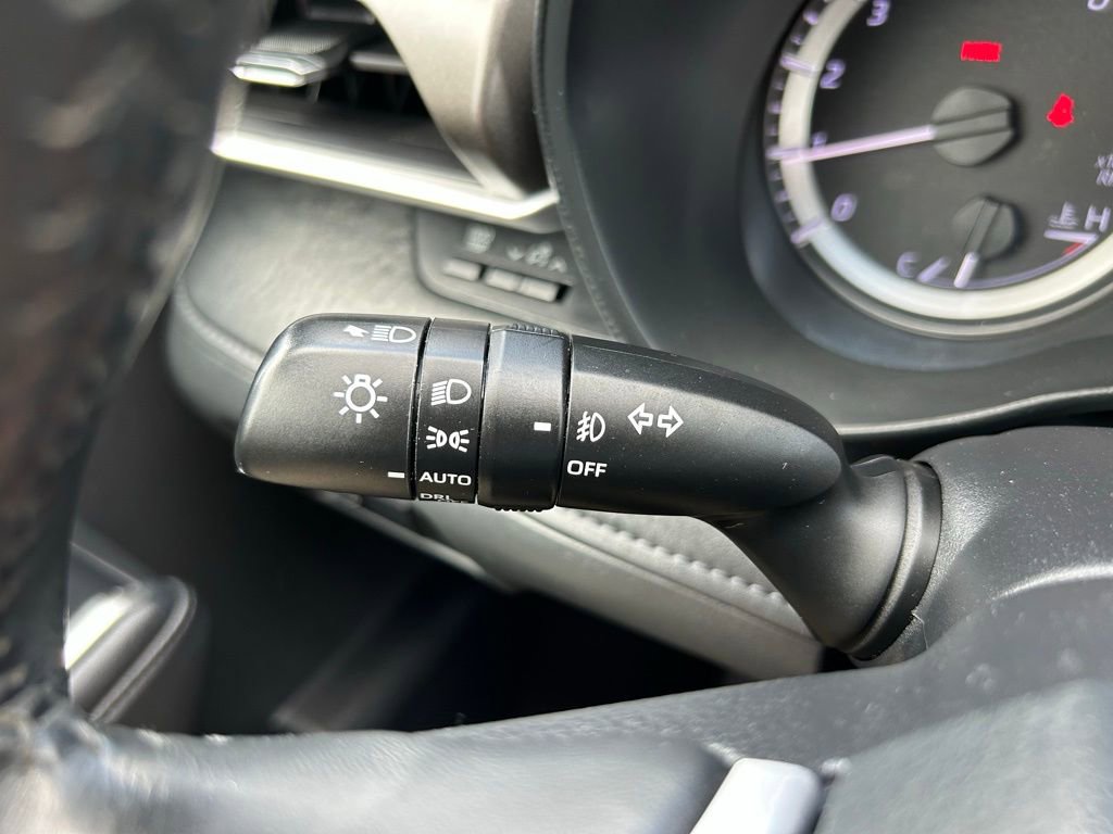 Used 2024 Toyota Highlander LE FWD image 22