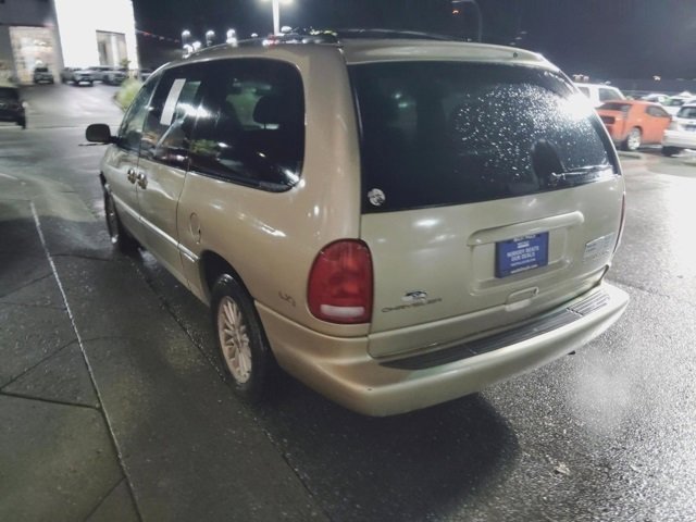 Used 2000 Chrysler Town & Country LXi image 9