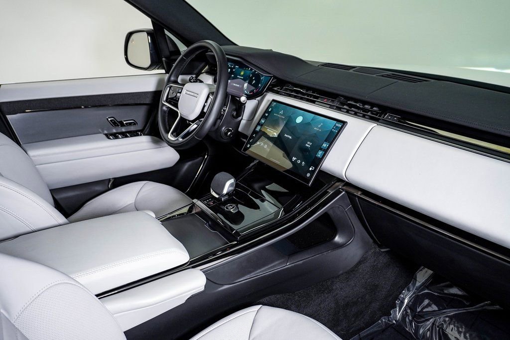 Used 2024 Land Rover Range Rover Sport SE image 14