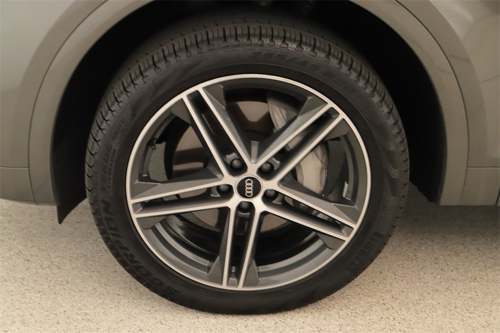 Used 2024 Audi Q5 e Premium w/ Convenience Package image 33
