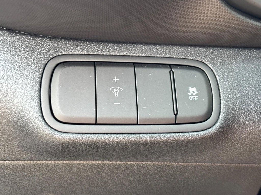 Certified 2025 Hyundai Venue Limited image 33