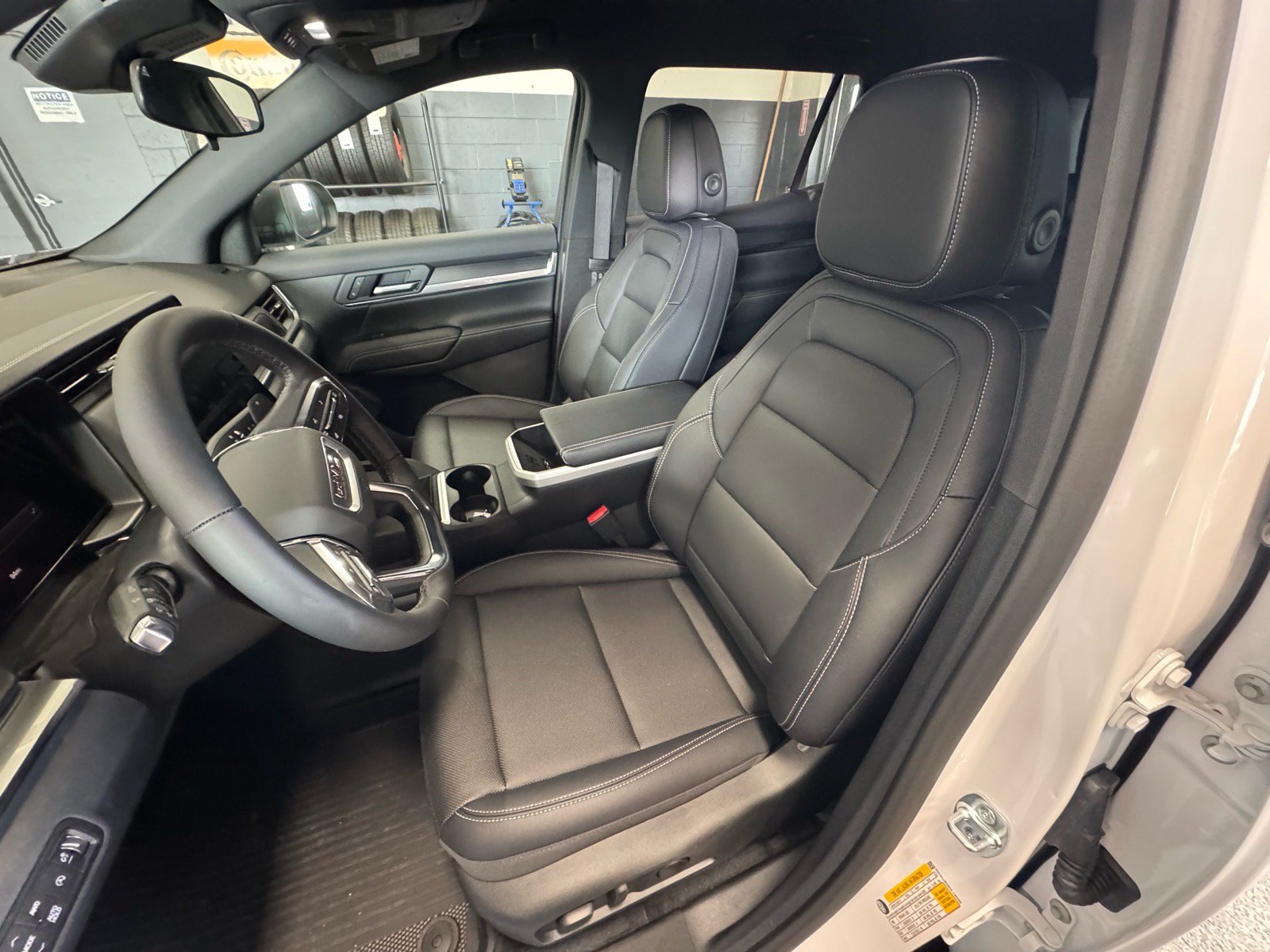 New 2027 GMC Terrain Elevation w/ Elevation Premium Package AWD/4WD image 18