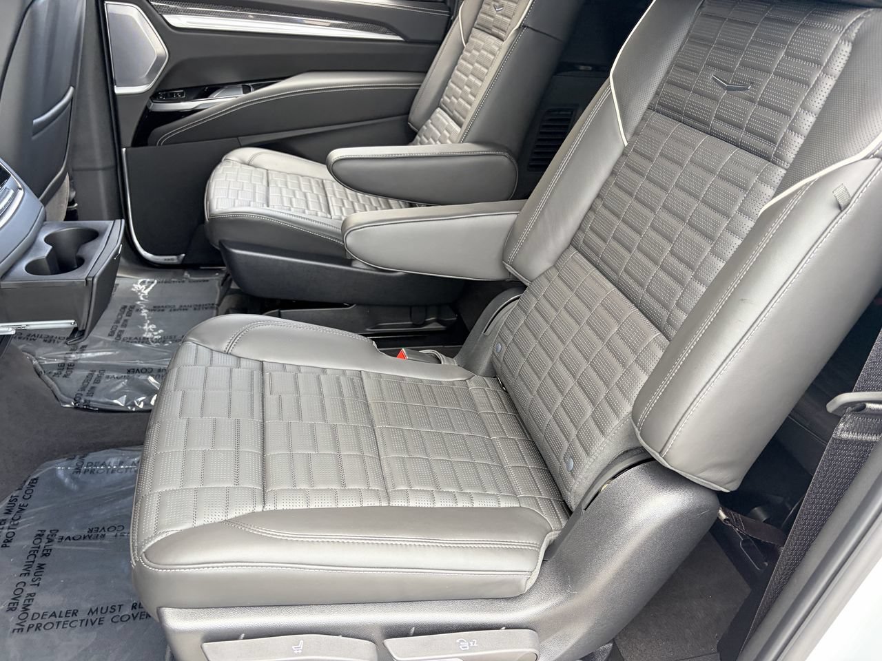 Certified 2026 Cadillac Escalade ESV V AWD/4WD image 18