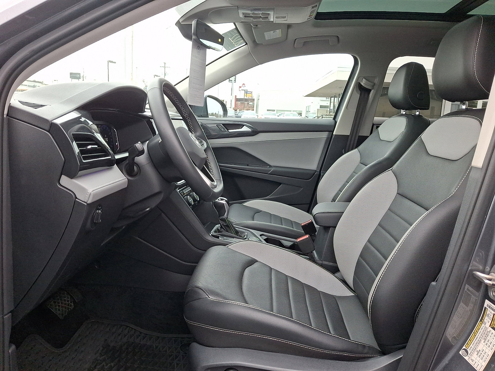 Used 2022 Volkswagen Taos SEL image 13