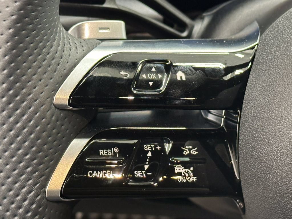 Used 2025 Mercedes-Benz GLC 350e 4MATIC image 29