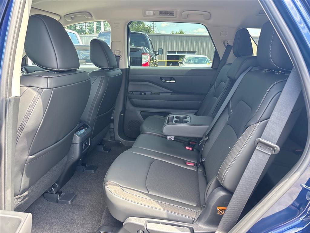 New 2026 Nissan Pathfinder SL FWD image 11