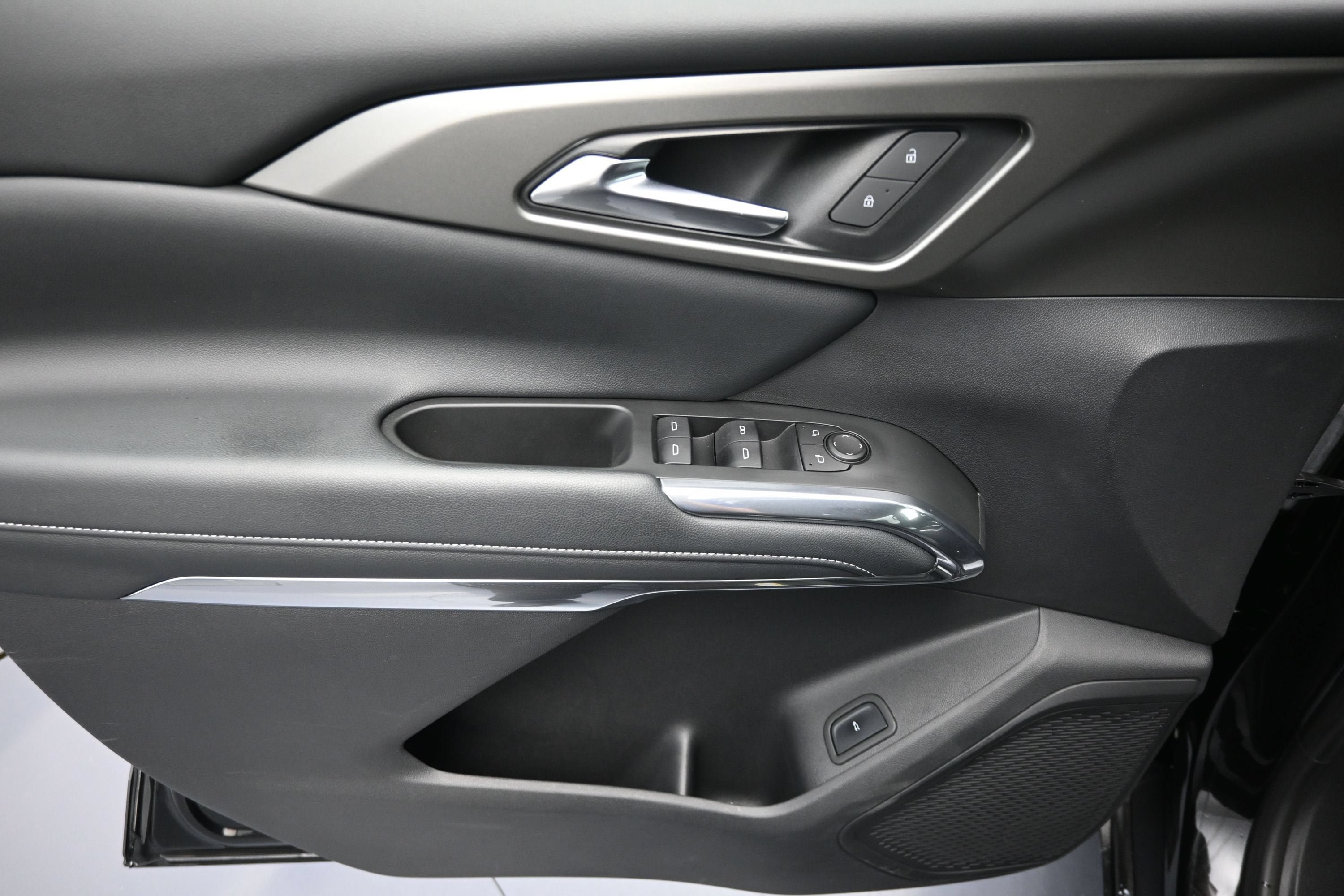 Certified 2025 Chevrolet Traverse LT FWD image 26