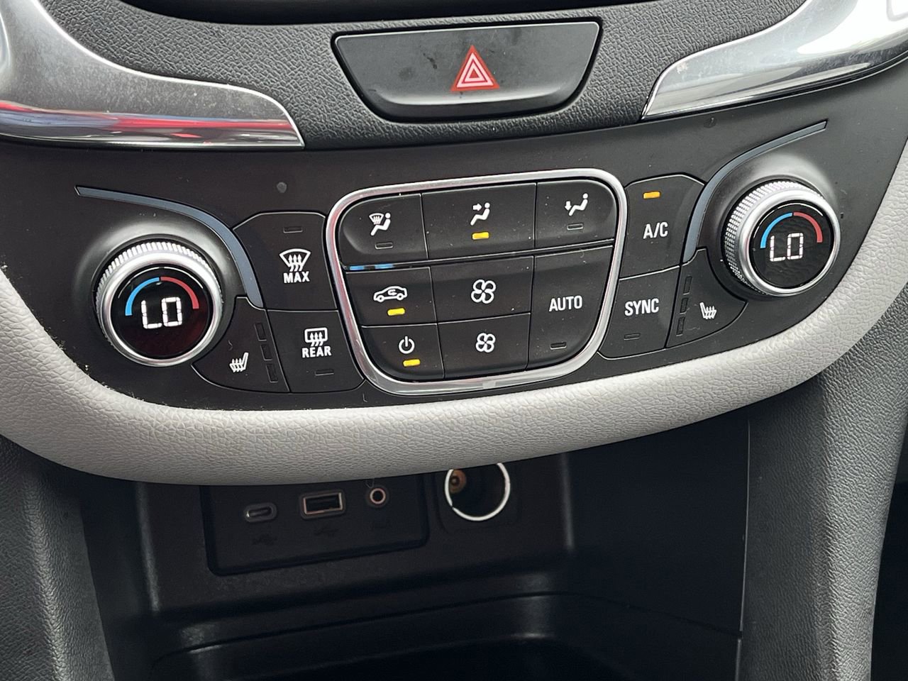 Used 2019 Chevrolet Equinox LT FWD image 18