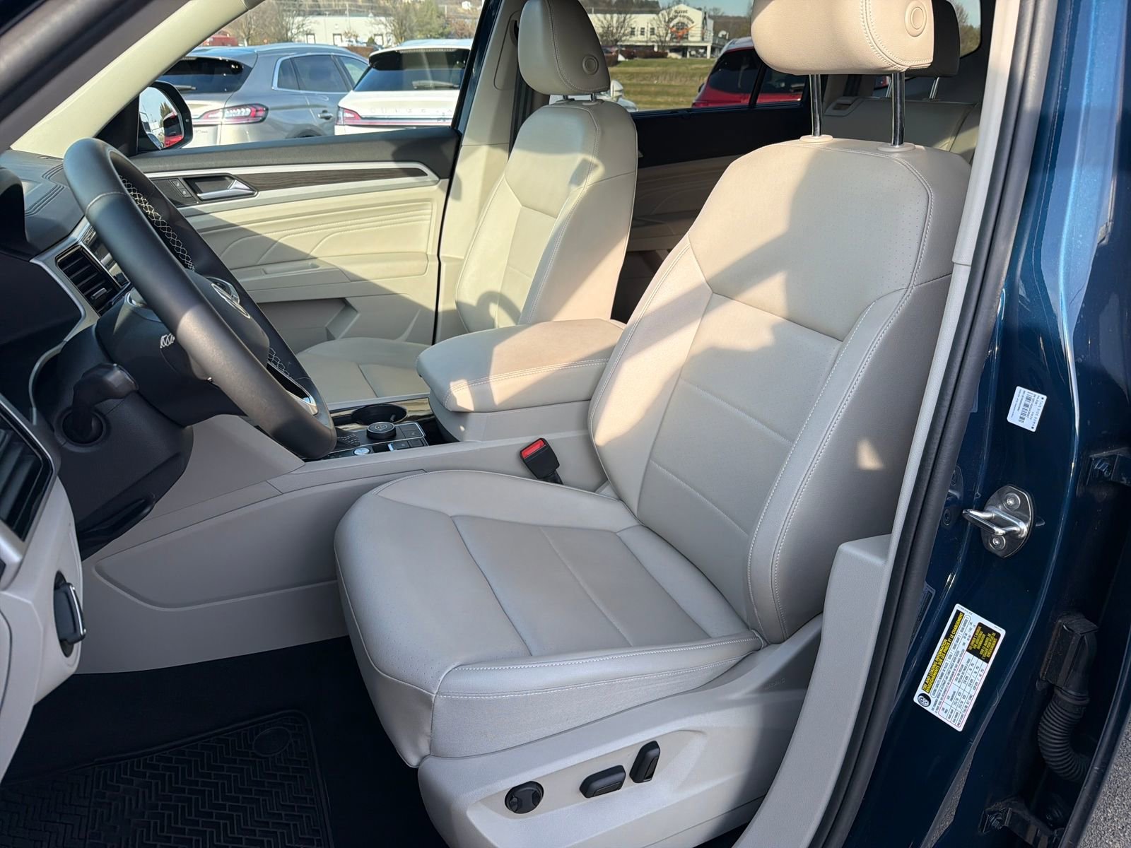 Used 2022 Volkswagen Atlas SE w/ Black Wheel Package image 10