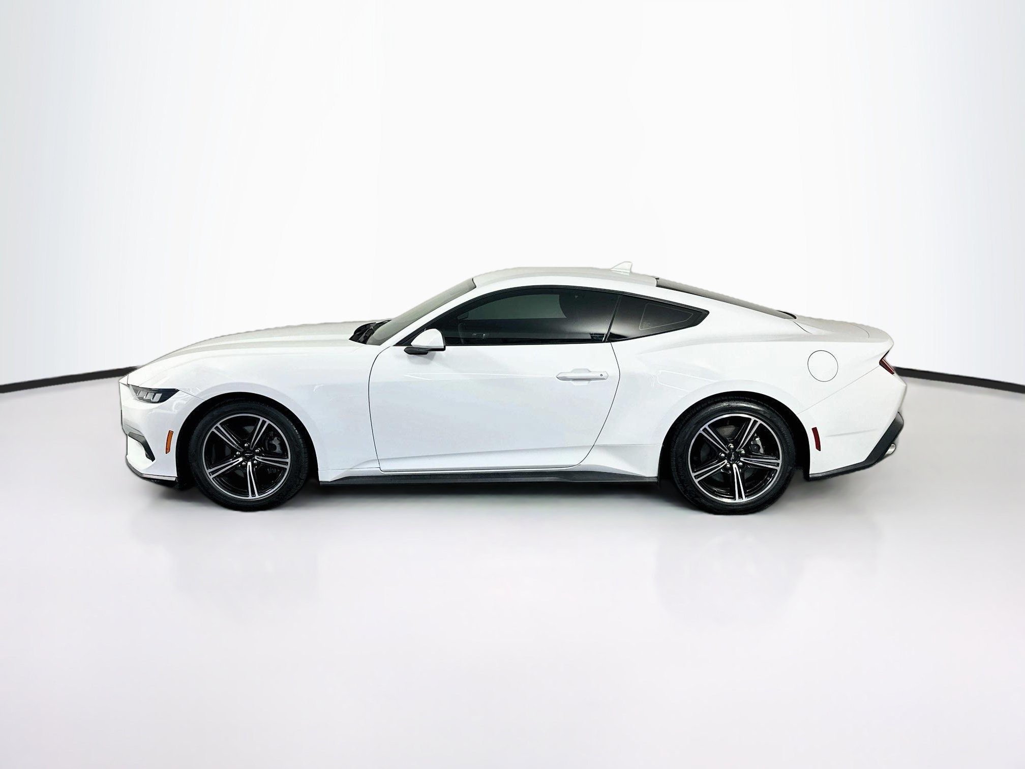 Used 2024 Ford Mustang Coupe RWD image 4