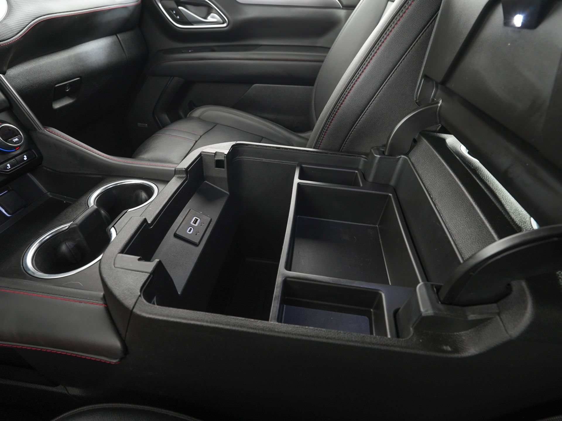 Used 2024 Chevrolet Suburban RST RWD image 28