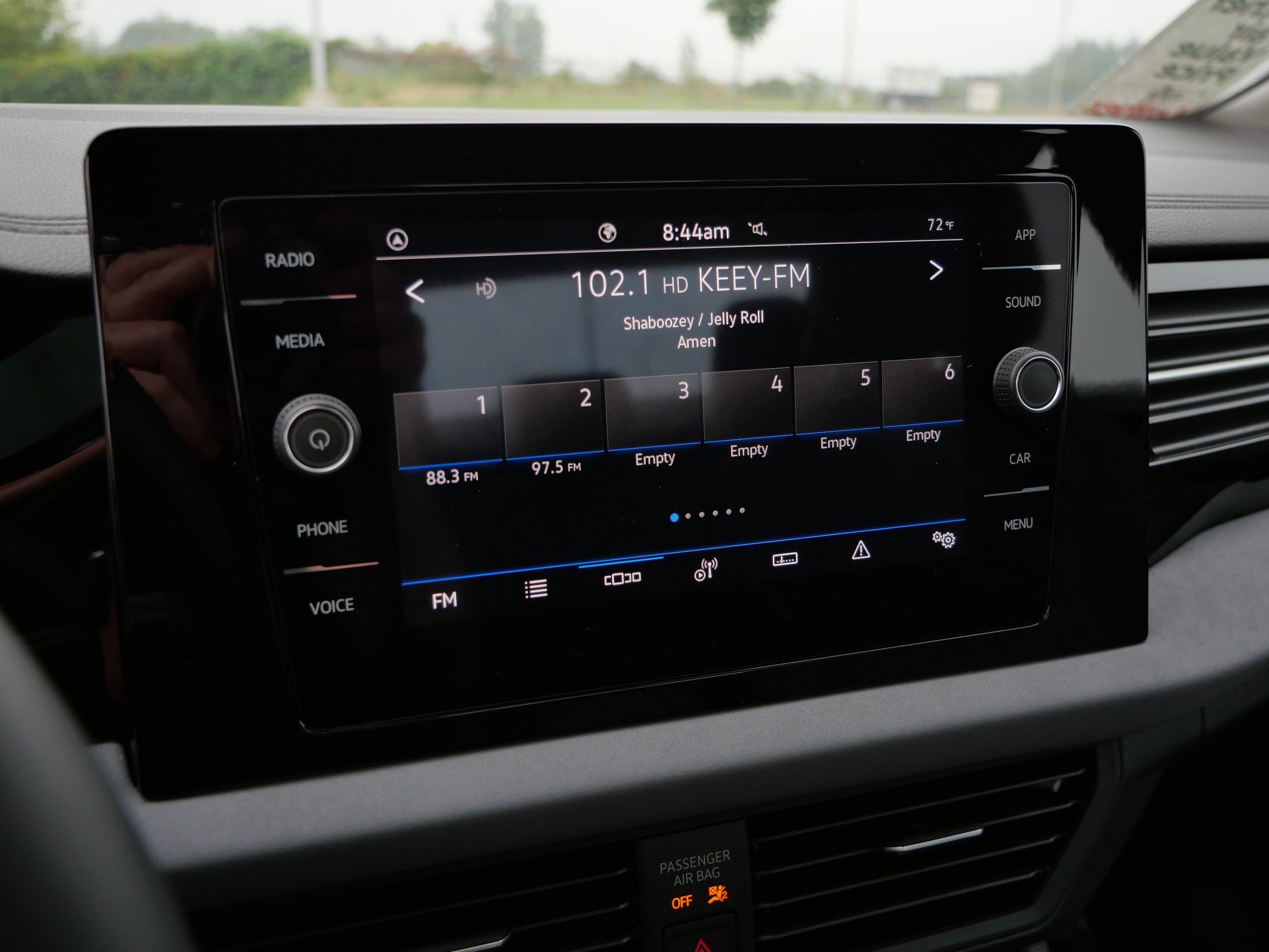 Used 2025 Volkswagen Jetta SE w/ Sunroof Package FWD image 30