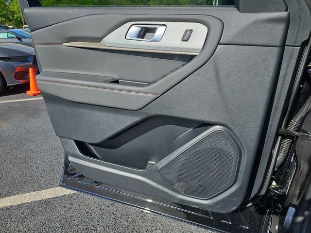 Used 2025 Ford Explorer Active image 32