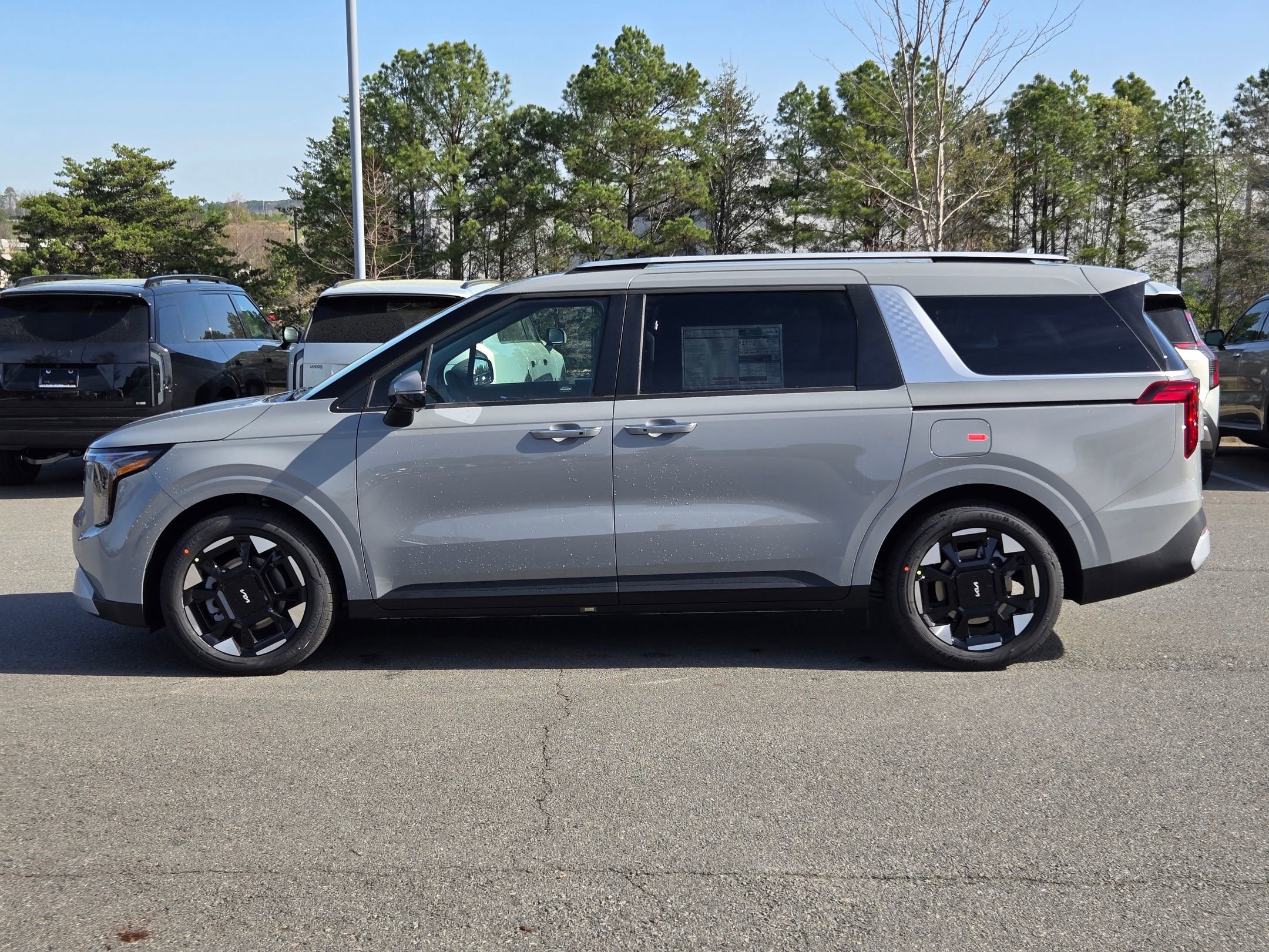 New 2026 Kia Carnival EX FWD image 4