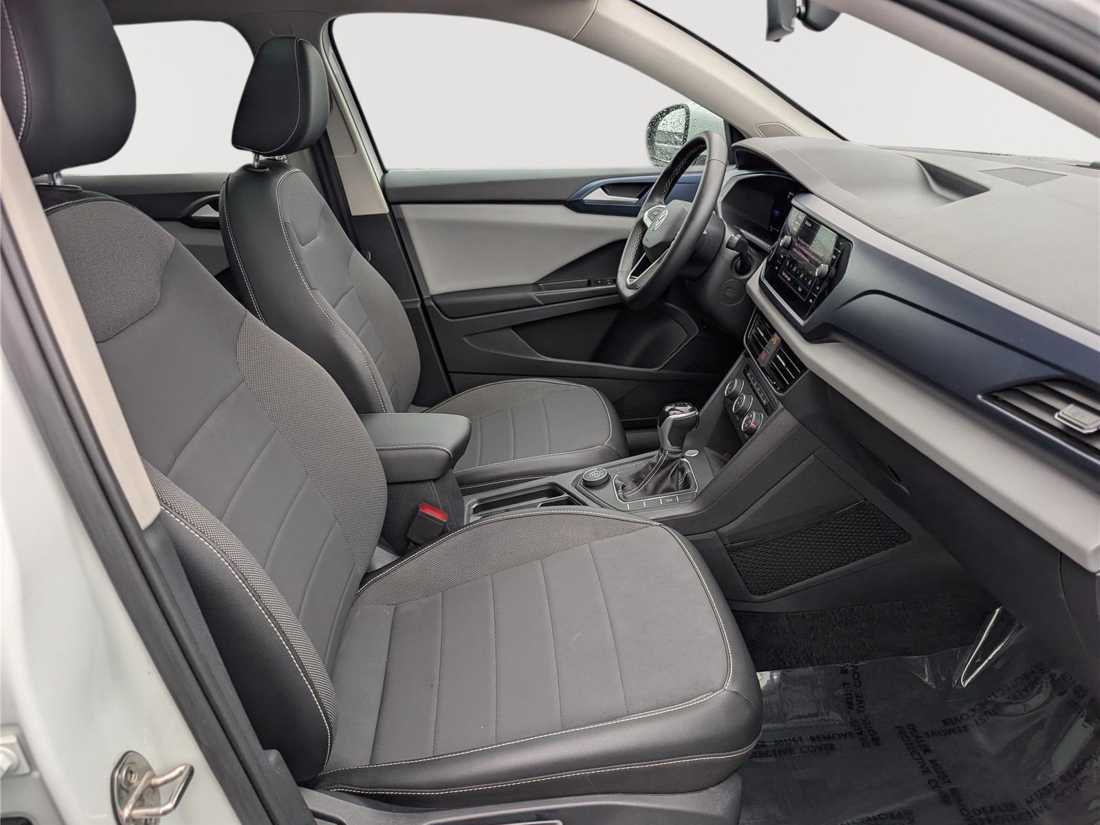 Used 2022 Volkswagen Taos SE w/ Panoramic Sunroof Package AWD/4WD image 12
