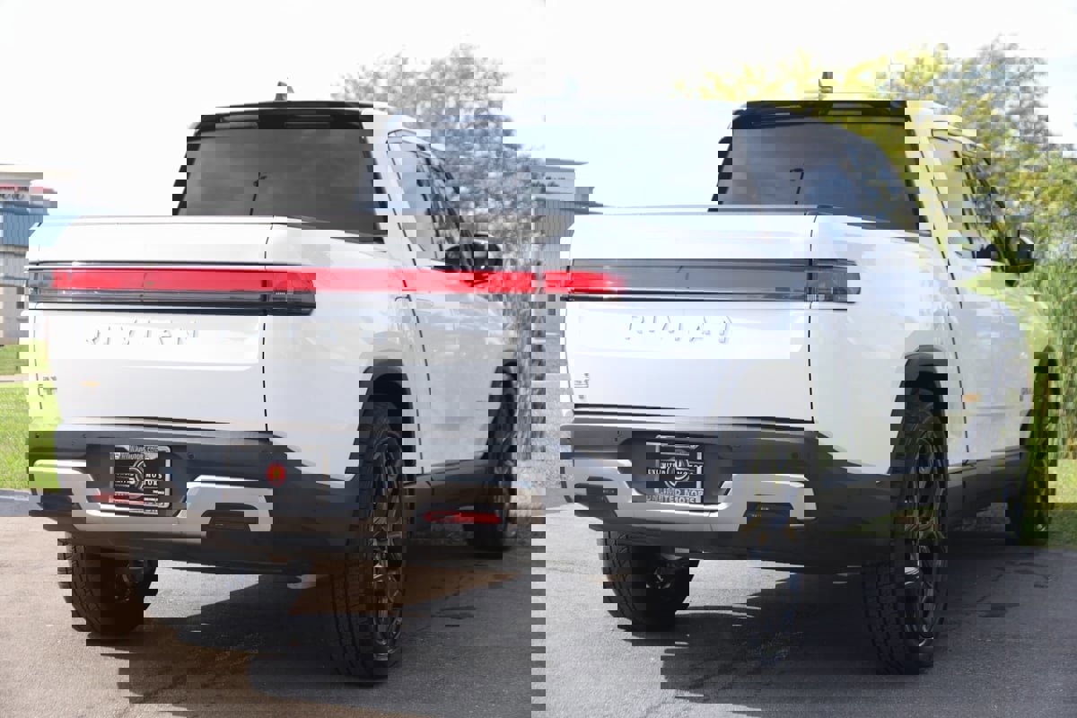Used 2022 Rivian R1T Adventure image 3