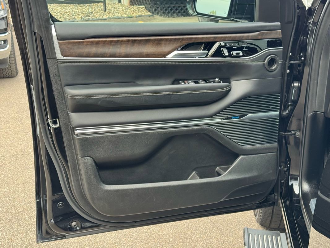 Used 2024 Jeep Wagoneer L Series II w/ Flexible Seating Group image 28