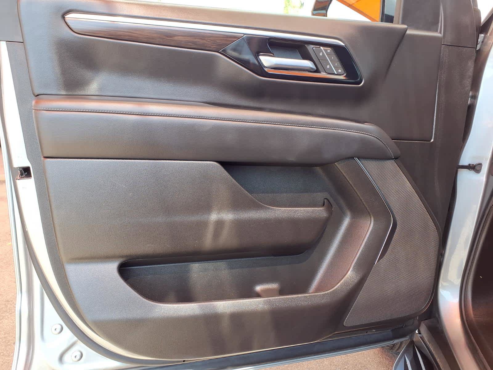 Used 2025 Chevrolet Tahoe LT AWD/4WD image 17