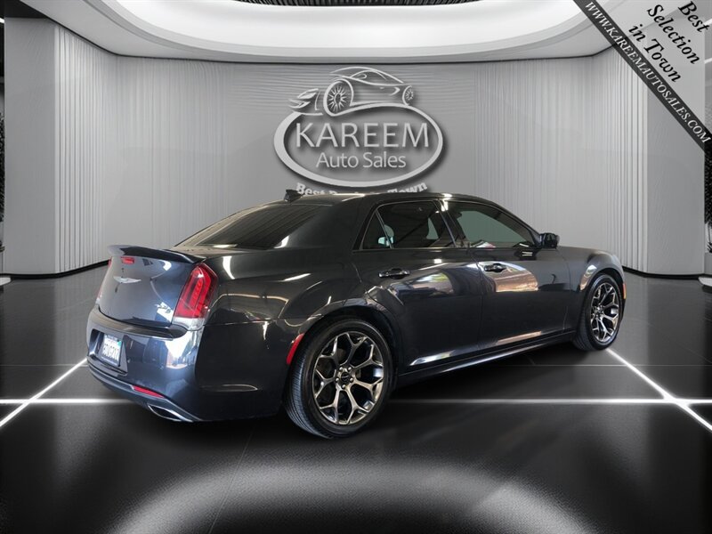 Used 2018 Chrysler 300 S w/ 300S Premium Group RWD image 5