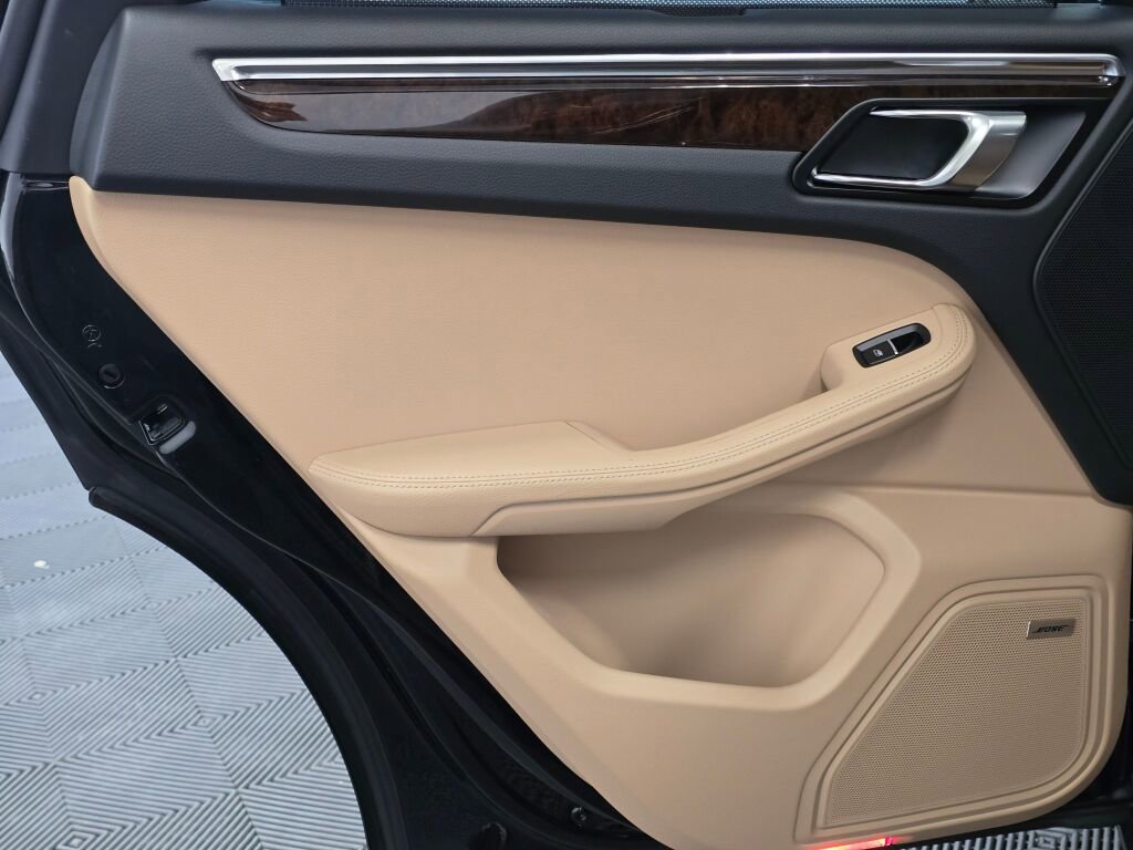 Certified 2025 Porsche Macan image 21