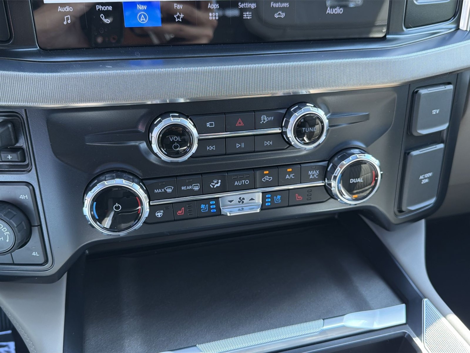 New 2026 Ford F350 Platinum w/ Platinum Plus Package AWD/4WD image 23