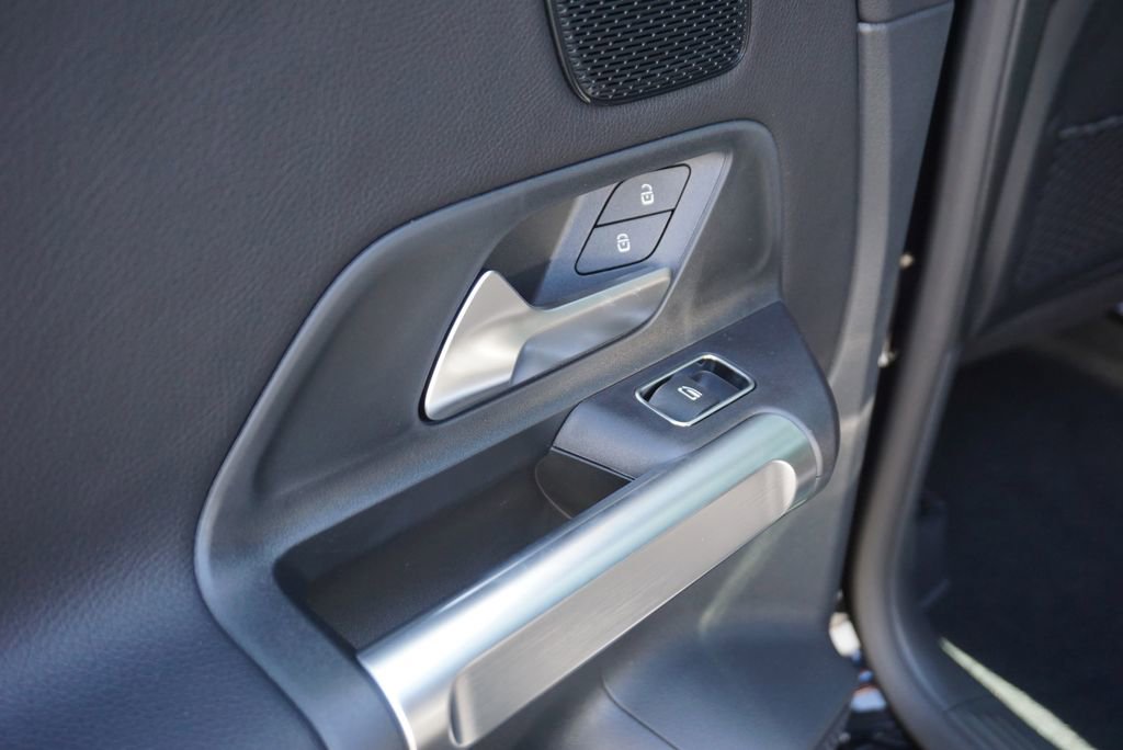 New 2025 Mercedes-Benz GLB 250 4MATIC image 45