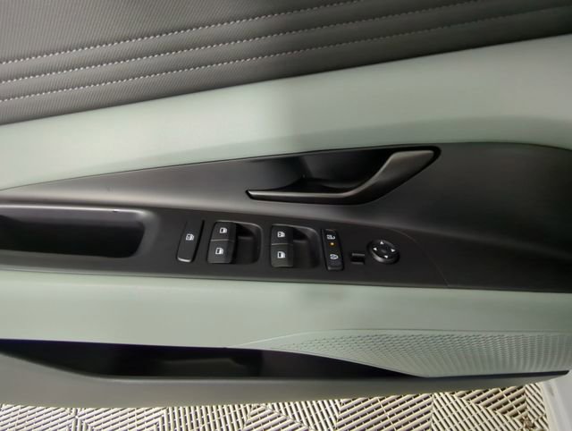 Used 2024 Hyundai Elantra Limited image 15