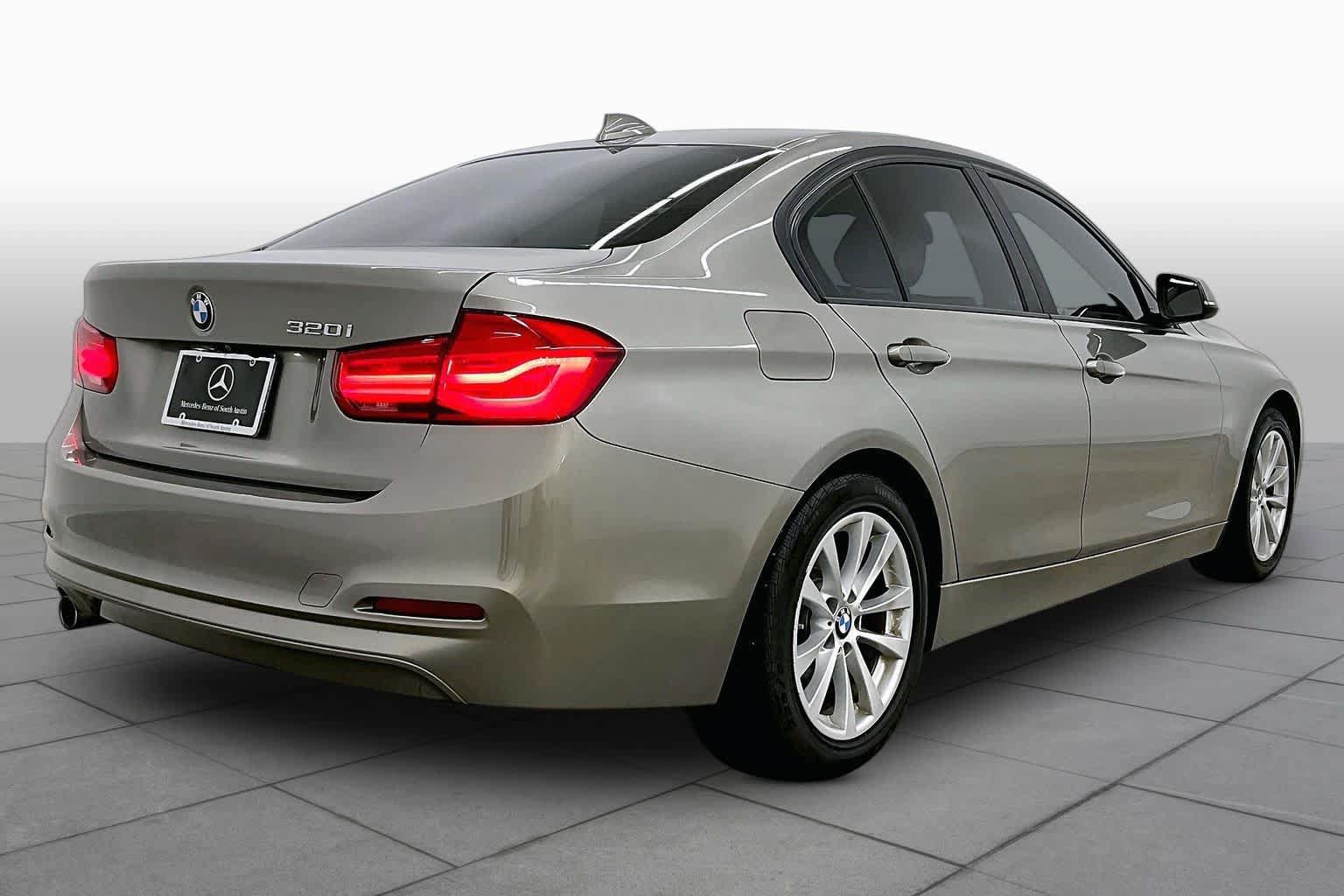 Used 2018 BMW 320i Sedan RWD image 13