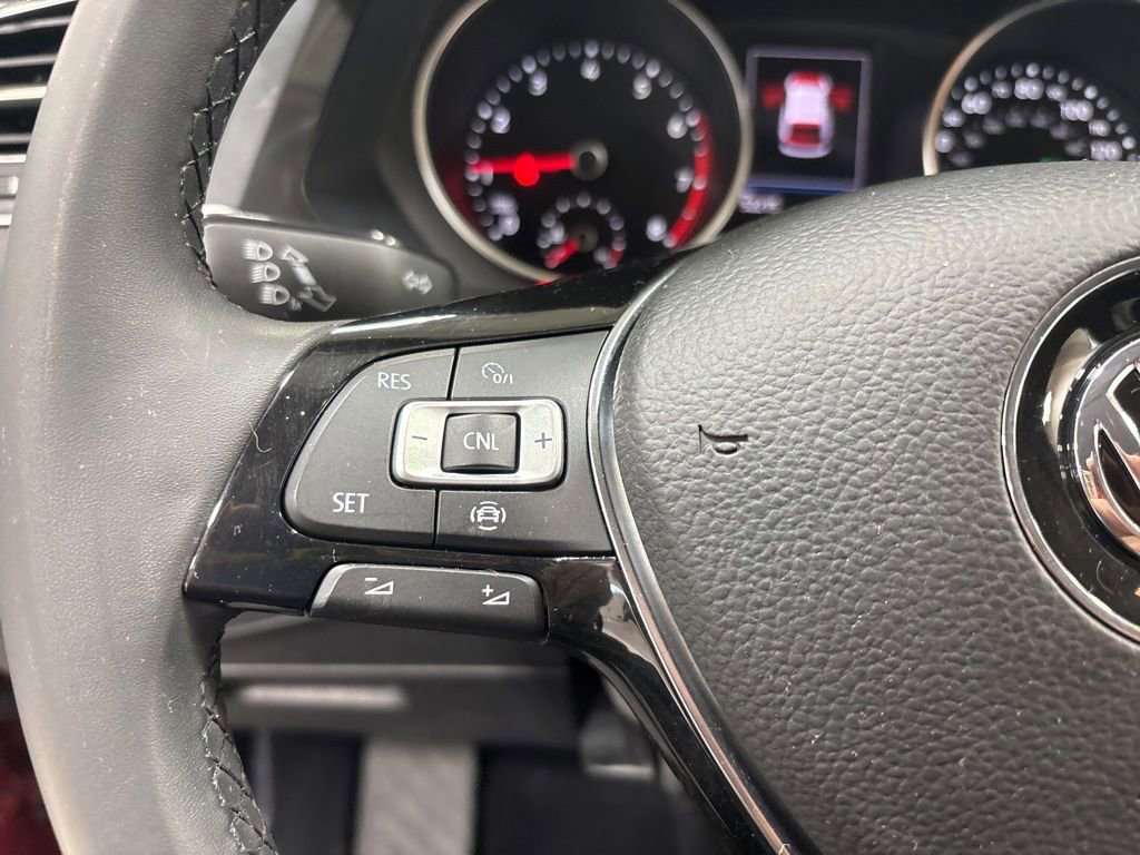 Used 2020 Volkswagen Tiguan SE image 10