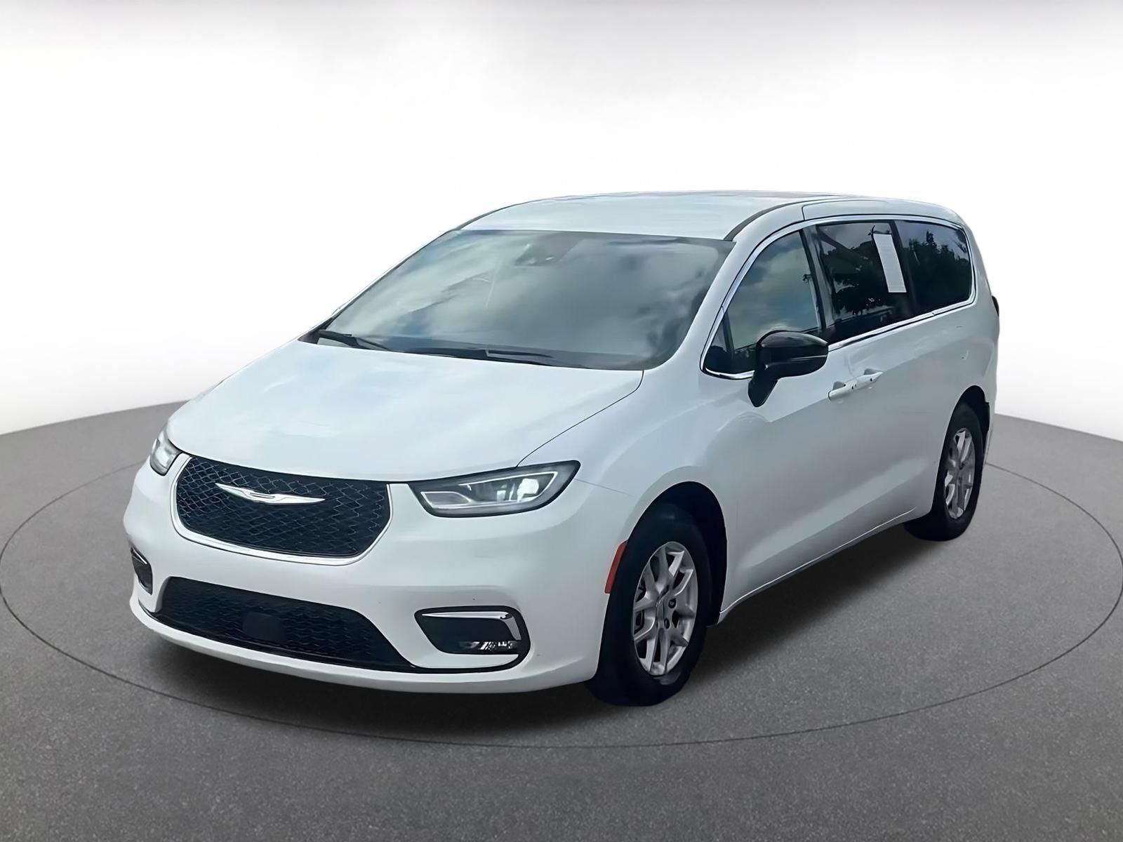 Used 2025 Chrysler Pacifica Select FWD image 6