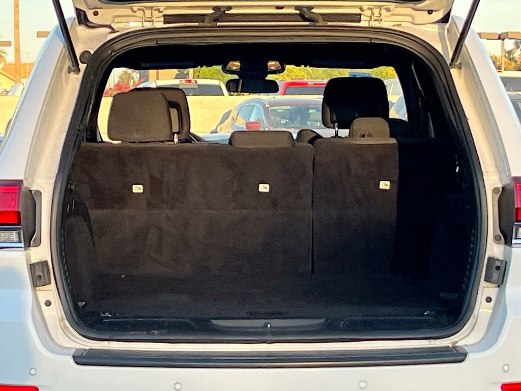 Used 2020 Jeep Grand Cherokee Laredo image 24