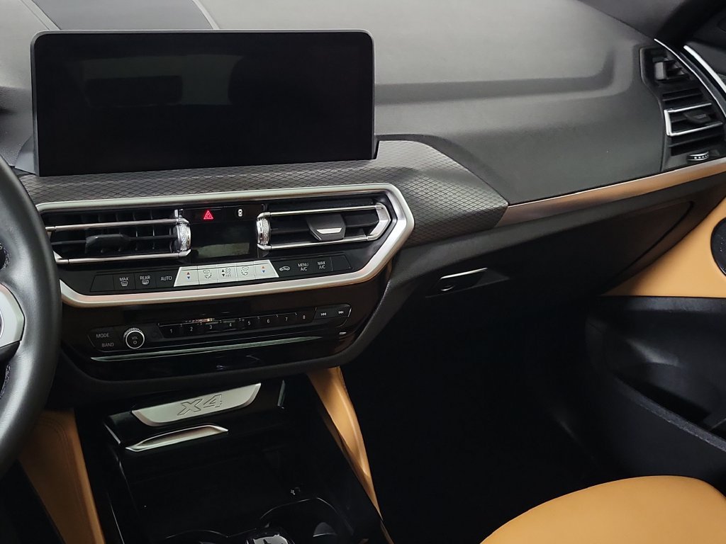 Used 2024 BMW X4 xDrive30i w/ M Sport Package AWD/4WD image 14
