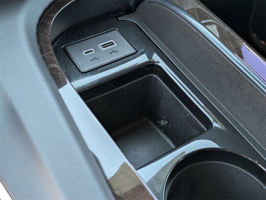 Certified 2022 Cadillac Escalade Sport Platinum w/ Heavy-Duty Trailer Package image 30