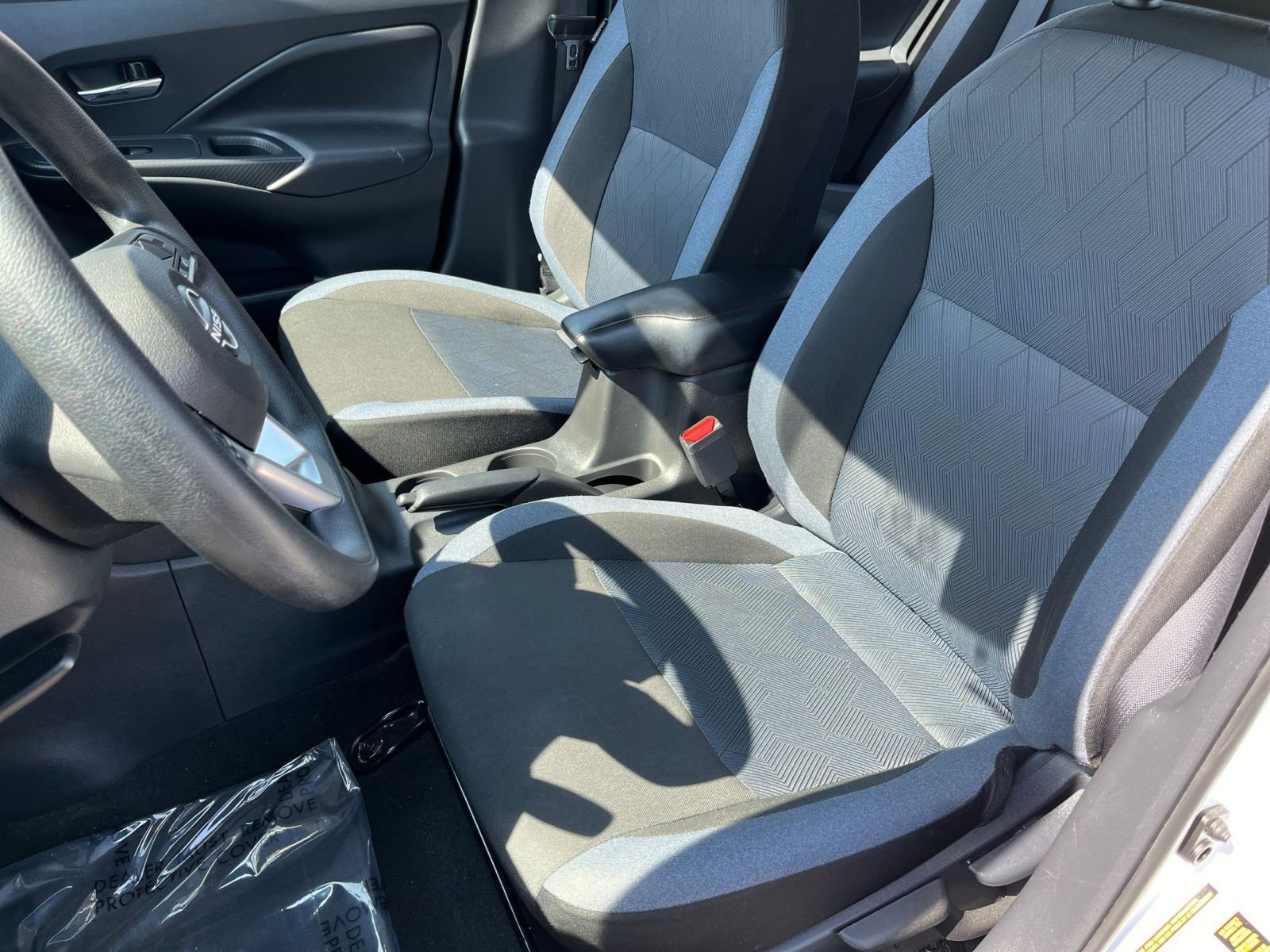 Used 2025 Nissan Versa SV image 33