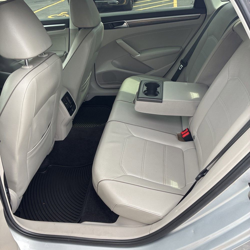 Used 2017 Volkswagen Passat 1.8T SE FWD image 8
