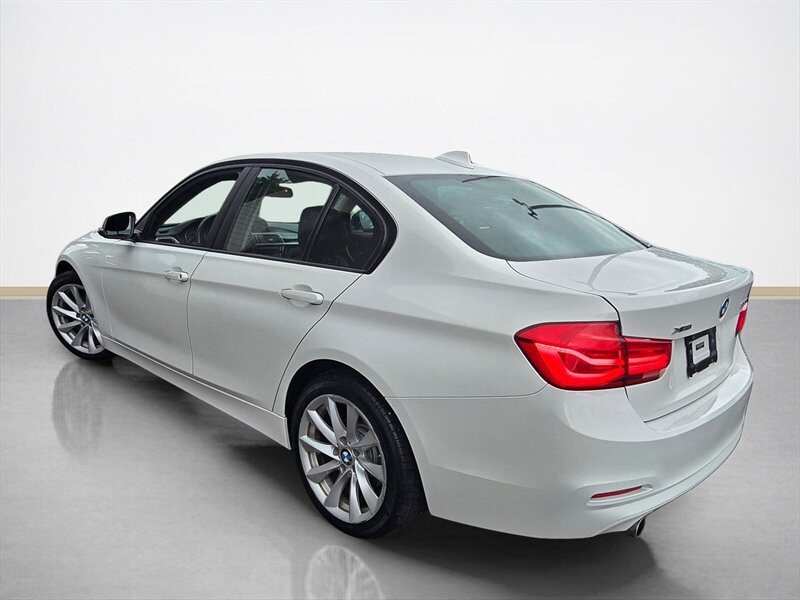 Used 2018 BMW 320i xDrive Sedan AWD/4WD image 6